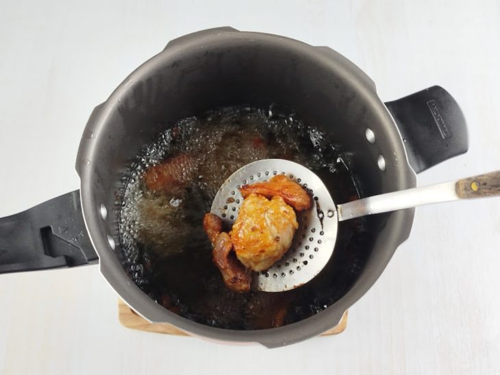 Panela de pressão aberta.