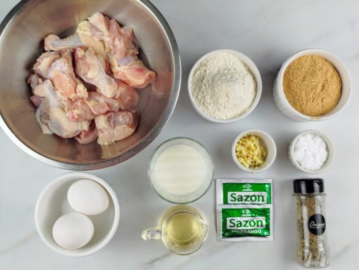 Ingredientes sobre a bancada.