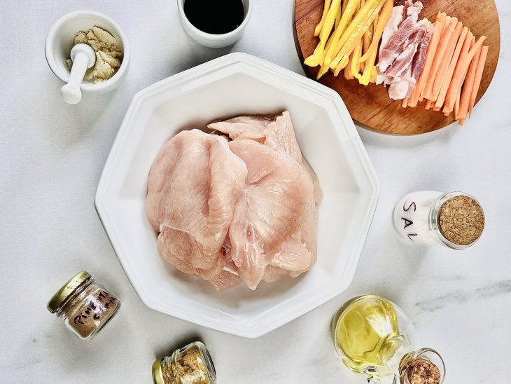 Ingredientes separados sobre a bancada.