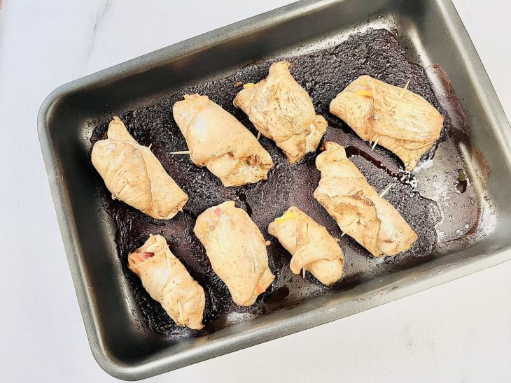 Frango à rolê assados.