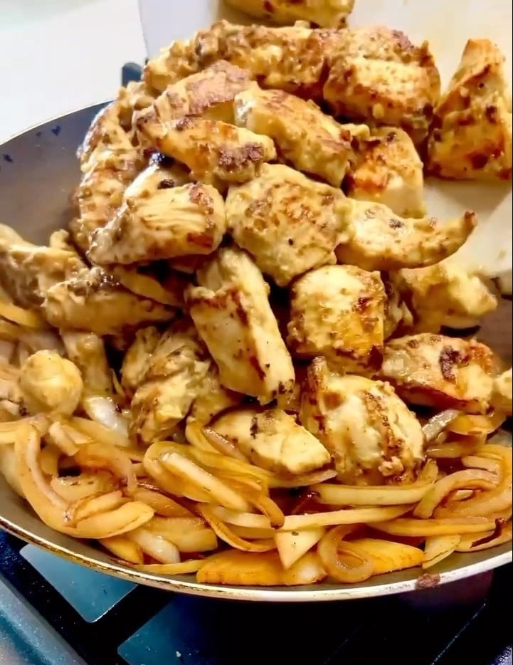 Frango acebolado no shoyu
