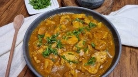 Frango ao curry com leite de coco