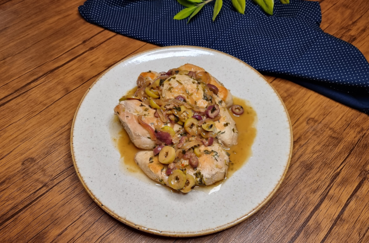 Frango ao molho de azeitonas
