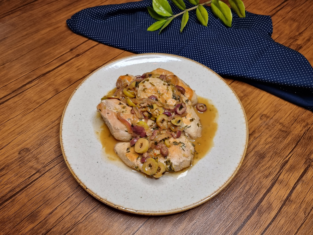 Frango ao molho de azeitonas