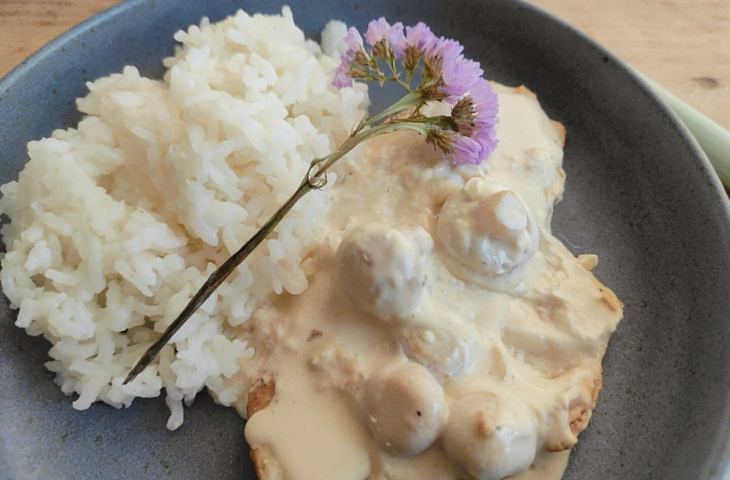 Frango ao molho de champignon