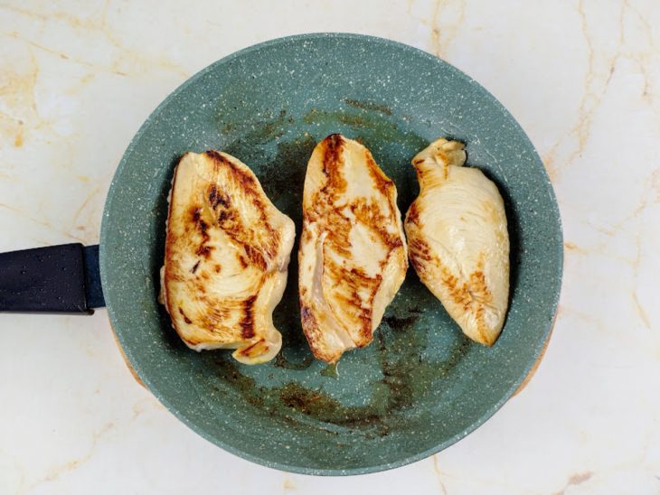 filé de peito de frango gralhados.