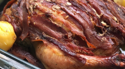 Frango assado com bacon
