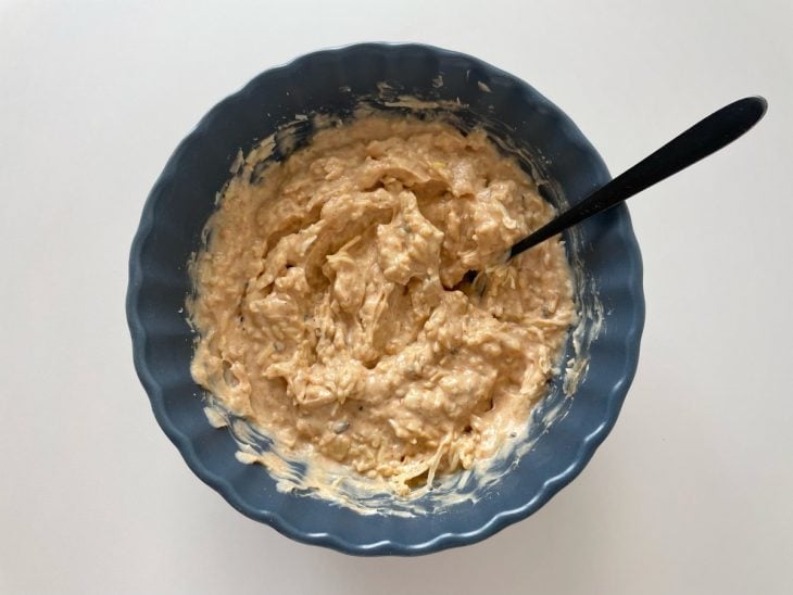 Parmesão misturado e incorporado ao creme.