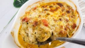 Frango assado com maionese e queijo