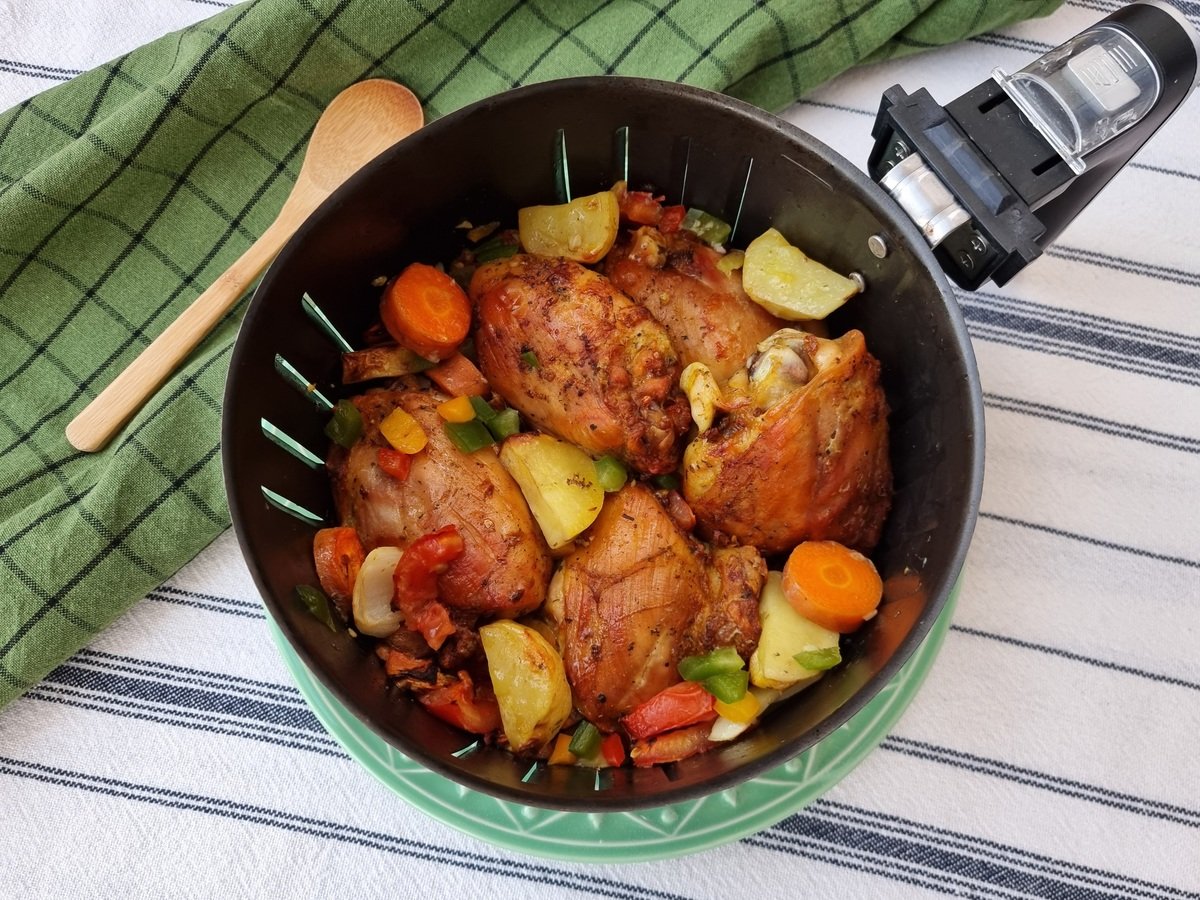 Frango com legumes na airfryer