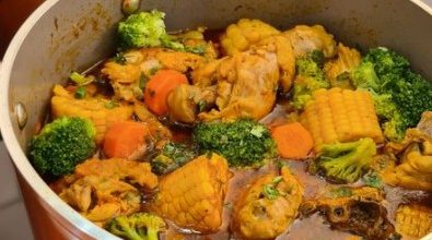 Frango cozido com legumes