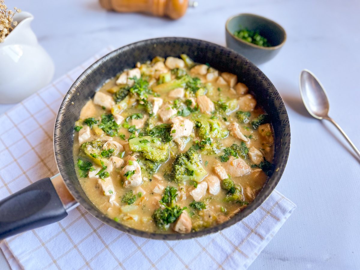 Frango cremoso com brócolis
