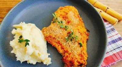 Frango empanado com aveia assado