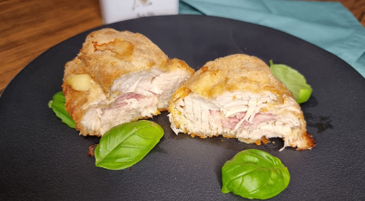 Frango empanado e recheado