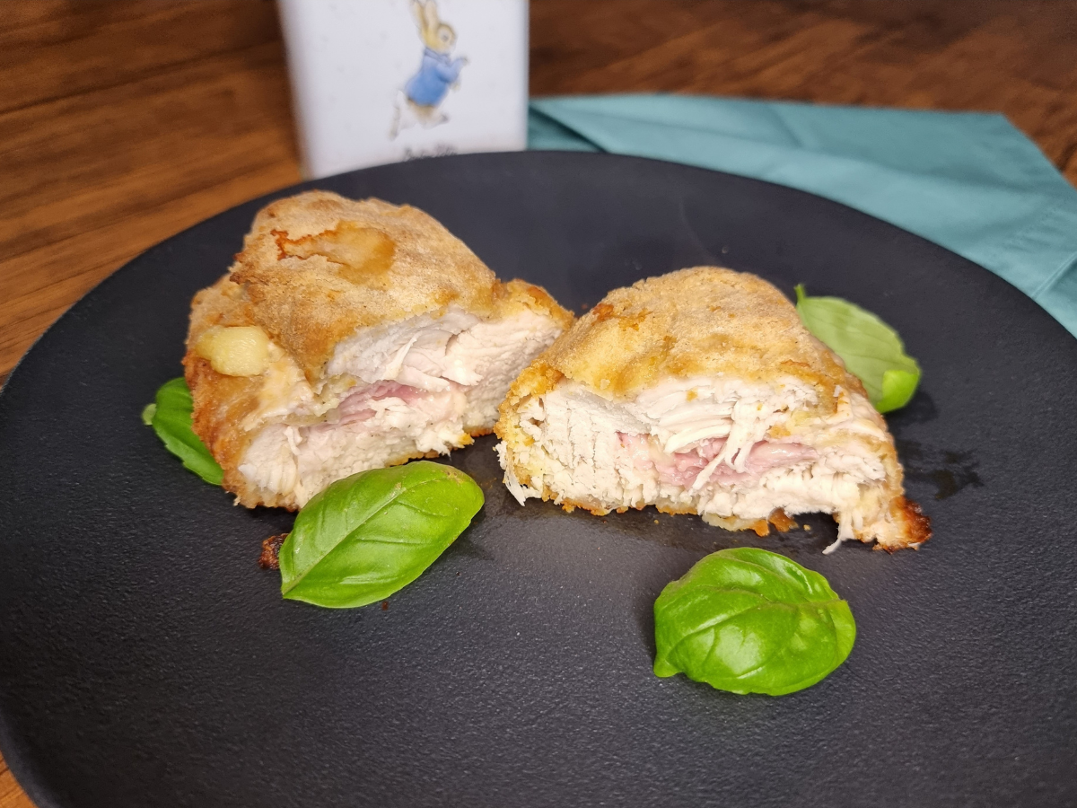Frango empanado e recheado