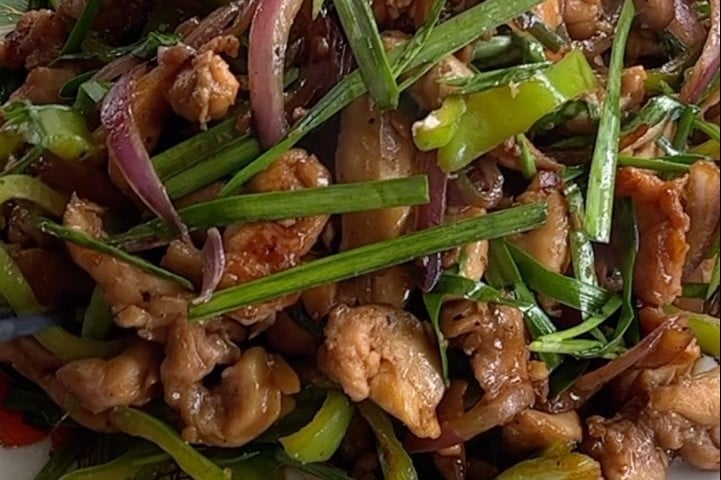 Frango com nirá e cambuci