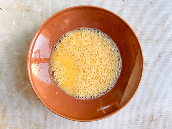 Mistura líquida de ovos.