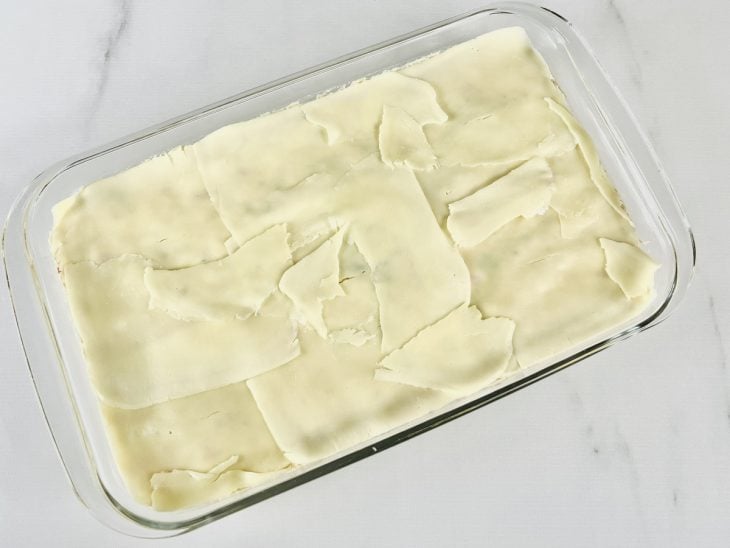 fricassê de frango finalizado com mussarela