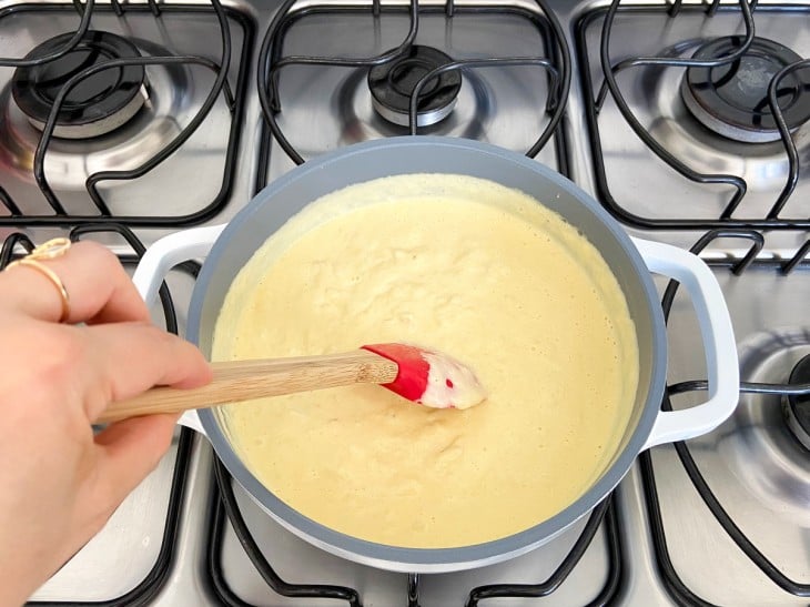 Creme acrescentado na panela com o palmito refogado.