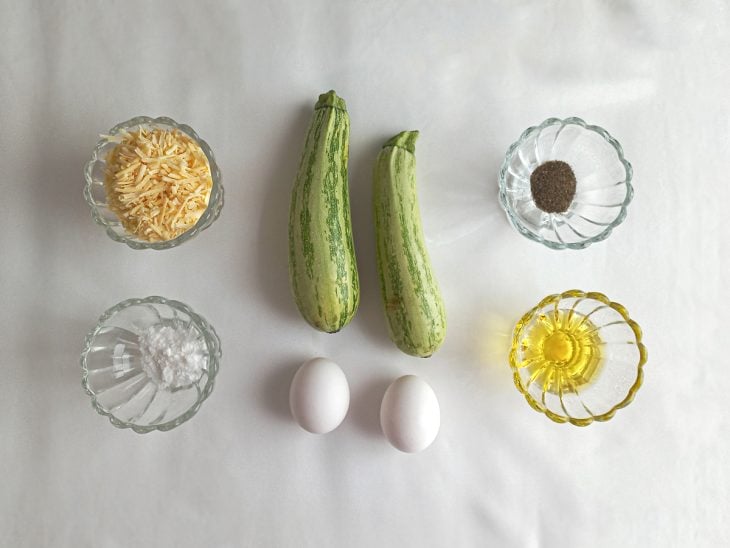 Uma bancada com os ingredientes.