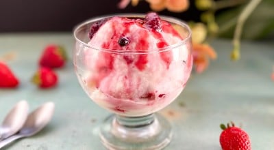 Frozen de iogurte com frutas vermelhas