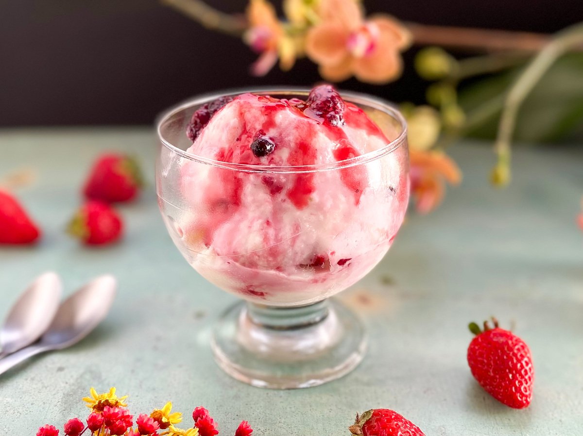 Frozen de iogurte com frutas vermelhas