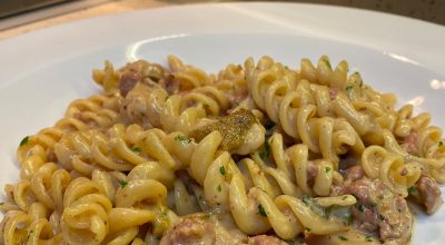 Fusilli ao creme de linguiça e porcini