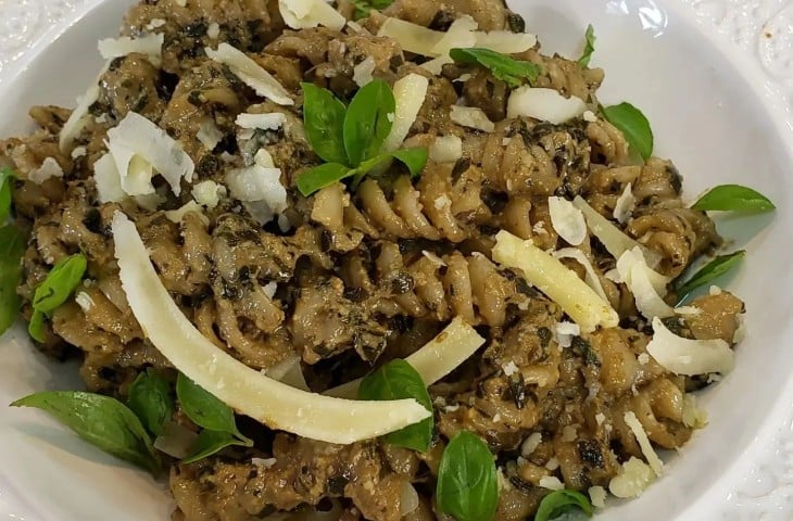 Fusilli ao molho pesto