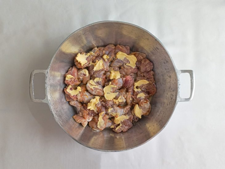 frango refogando com temperos