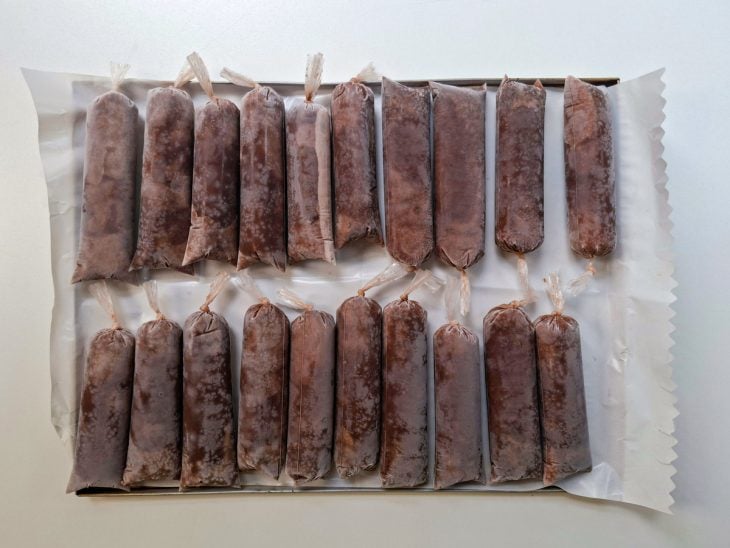 Geladinhos congelados e prontos.