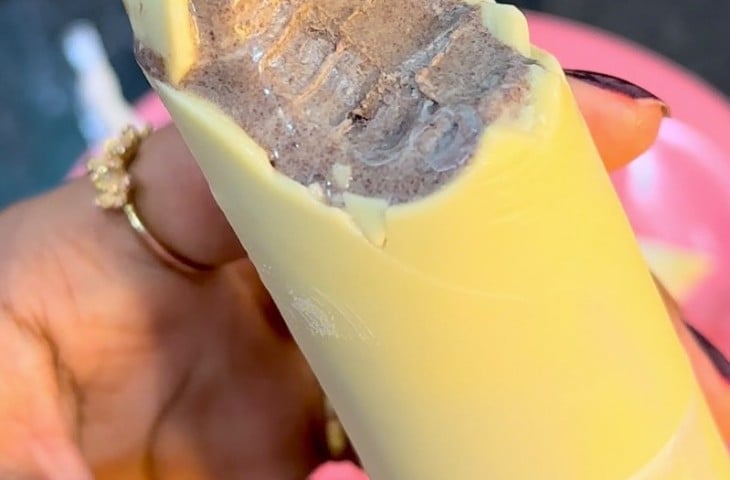 Geladinho de Oreo com chocolate branco
