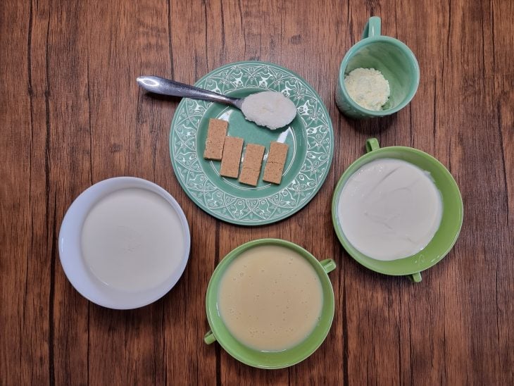 ingredientes reunidos para o preparo do geladinho gourmet de paçoca