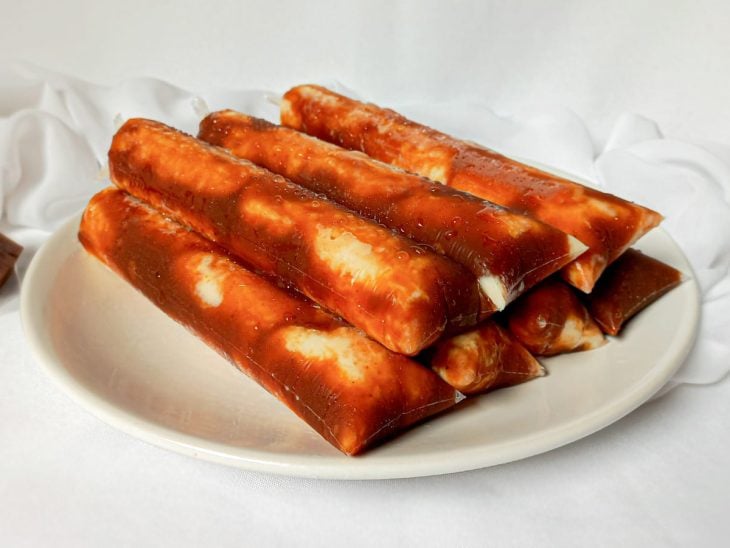 Geladinhos Romeu e Julieta prontos para consumo.
