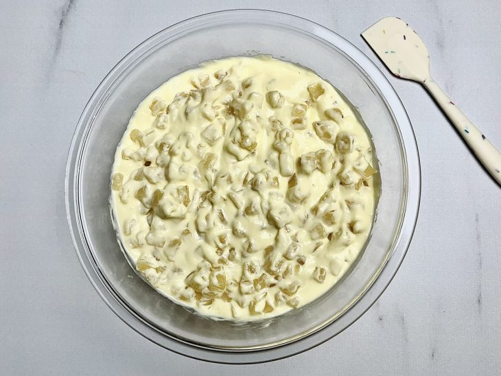 Abacaxi misturado ao creme.