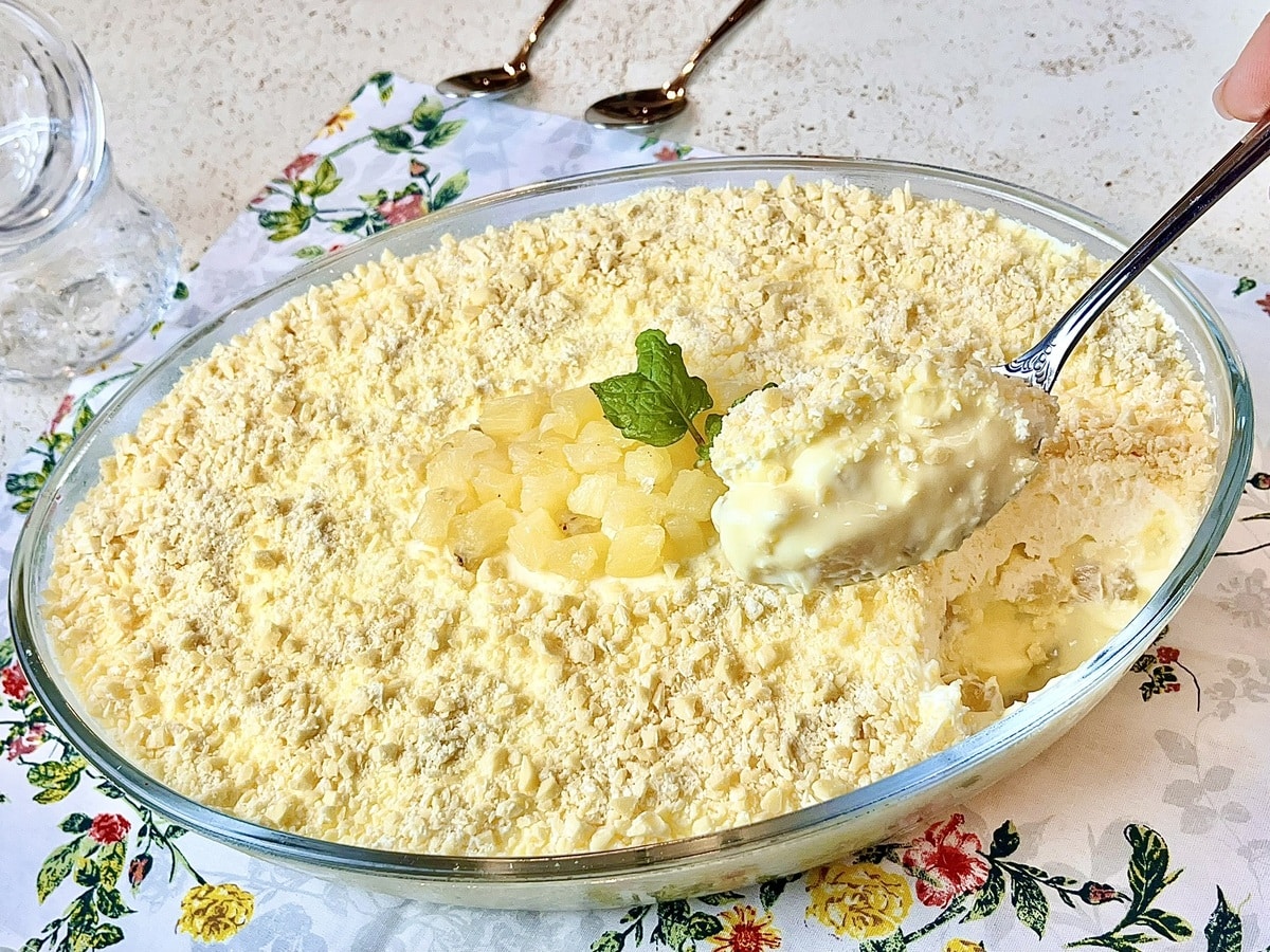 Gelado de abacaxi com chocolate branco