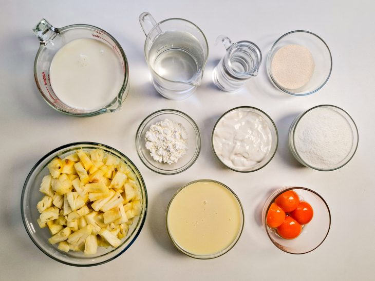 Ingredientes do gelado de abacaxi.