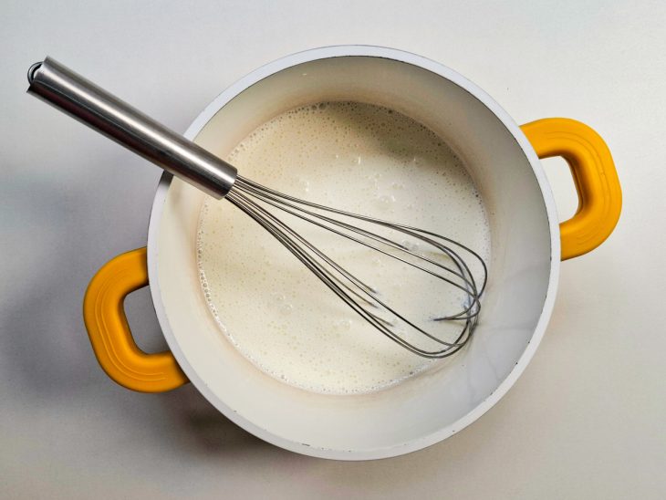 creme base preparo do gelado de abacaxi cremoso.