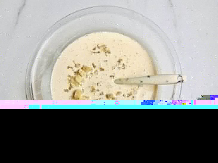 mistura para o gelado com os pedaços de fruta