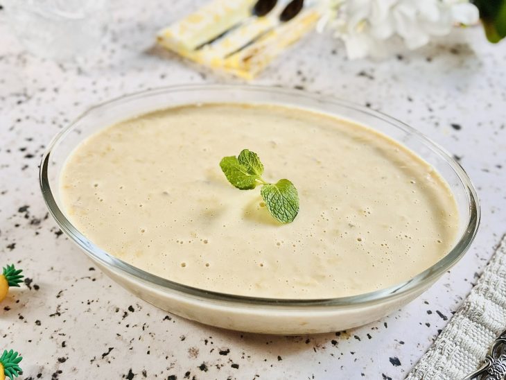 gelado de abacaxi finalizado, pronto para servir.