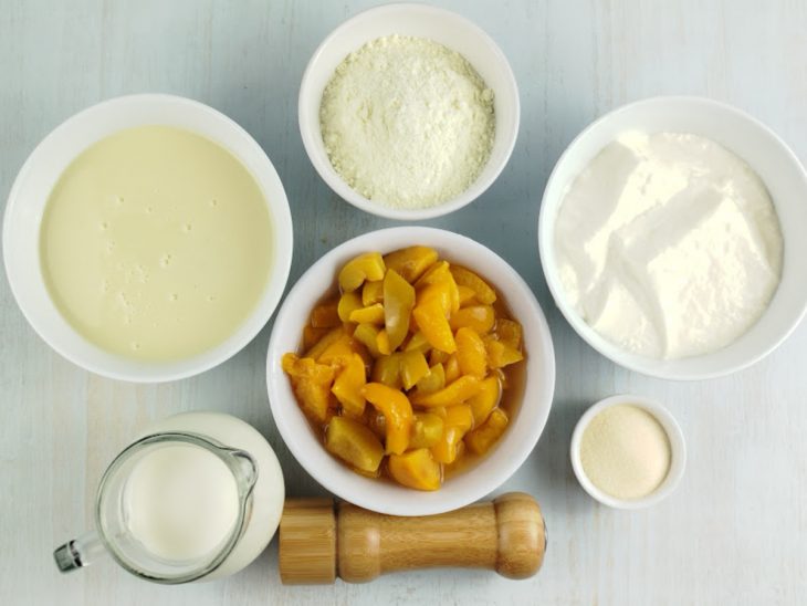 Ingredientes reunidos na bancada.