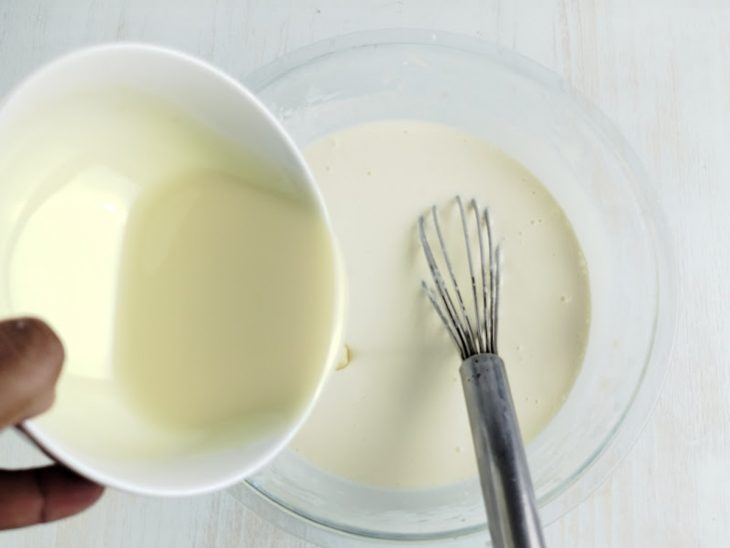 Leite condensado adicionado a mistura.