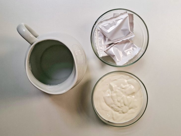 Ingredientes reunidos na bancada.