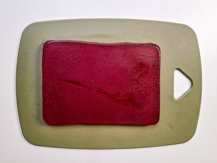 Gelatina firme, após tempo de geladeira.