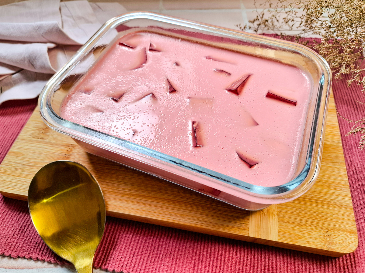 Gelatina cremosa com creme de leite