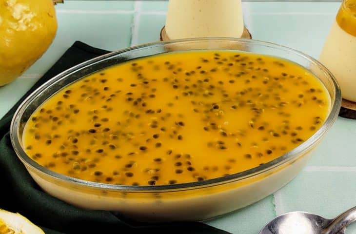 Gelatina cremosa de maracujá