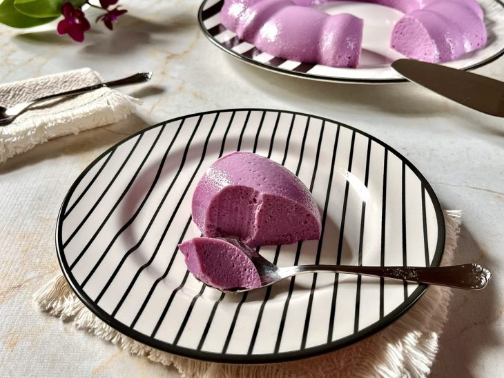 Porção servida, mostrando a textura cremosa e brilhante.