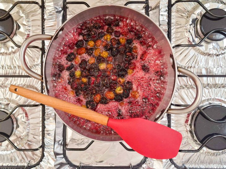 Mistura fervendo na panela.