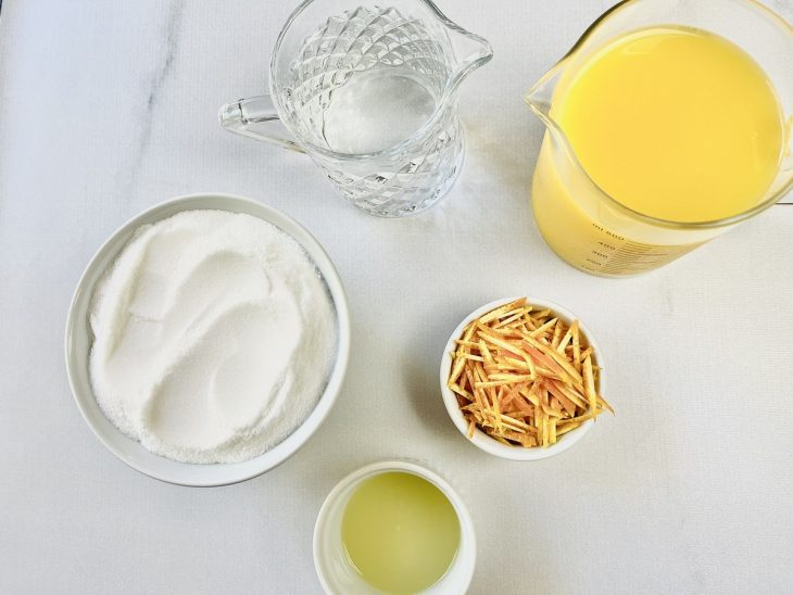 ingredientes para preparo de geléia de laranja separados.
