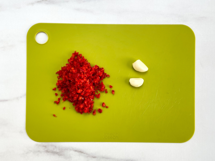 pimenta-dedo-de-moça bem picadinha