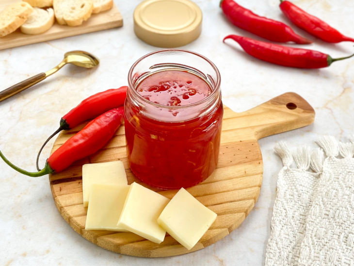Pote com geleia de pimenta caseira